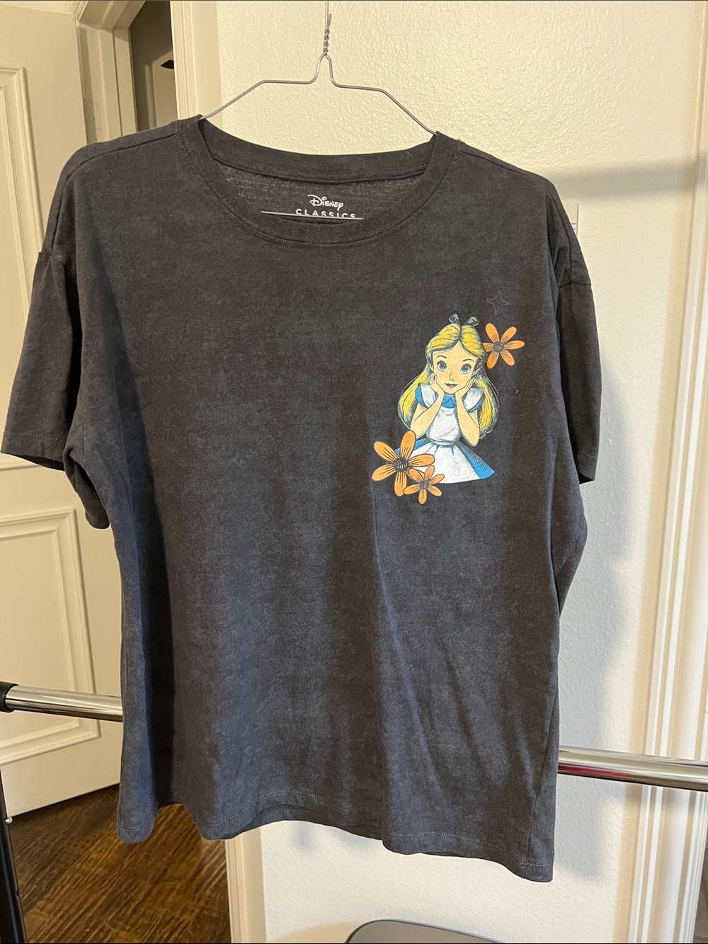 Disney Black Alice in Wonderland Graphic Tee Yellow Orange Accents Disneyland